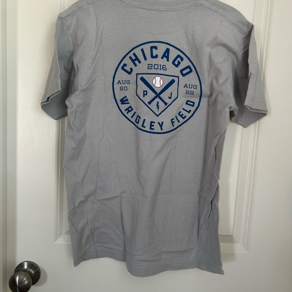 Pearl Jam Limited Edition Concert T-Shirt - Picture 2 of 4